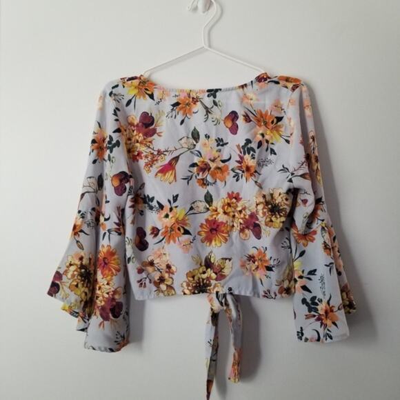 Leith Floral Crop Front Tie Blouse with Bell Sleeves size Small - Picture 6 of 9